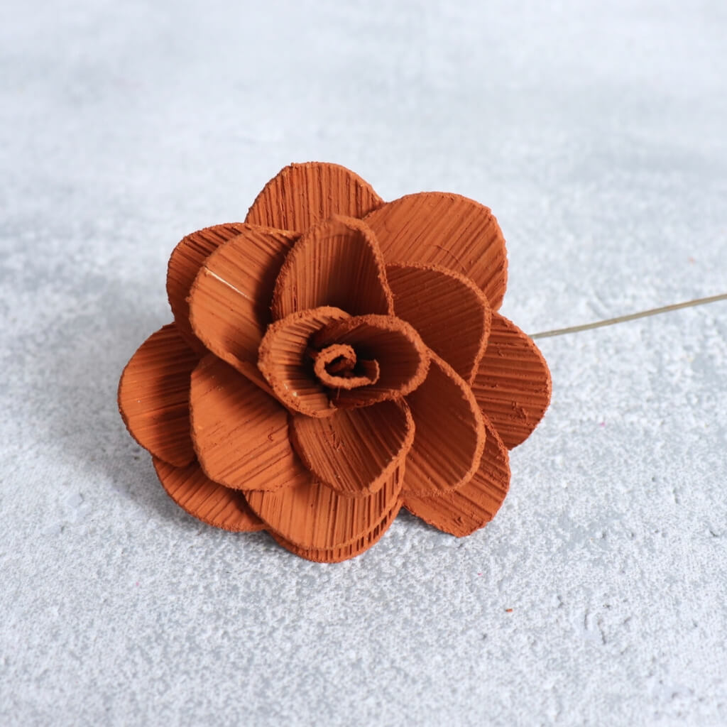 Dřevěná dekorační růže metal rose terracotta – květinová dekorace s drátkem